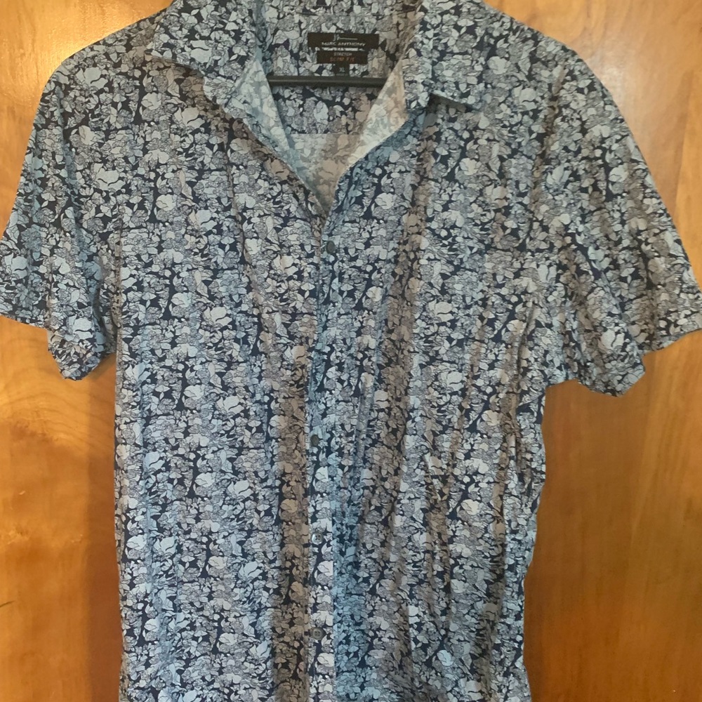 Gorgeous men’s short sleeve button down shirt.